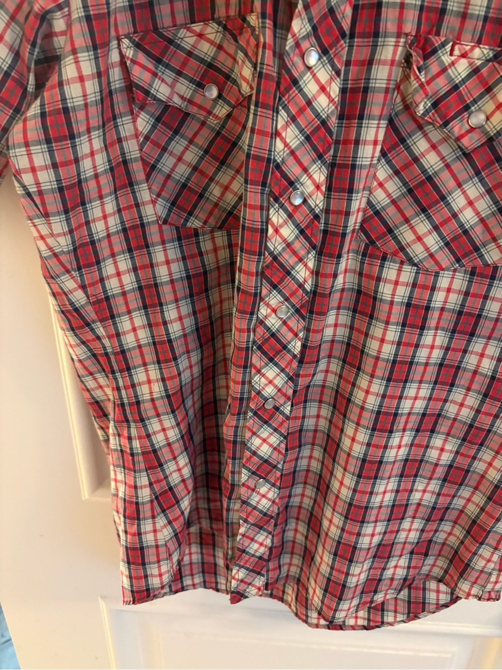 Vintage Wrangler Men’s Red Plaid Short-Sleeve Pearl Button Western Shirt - Picture 4 of 16